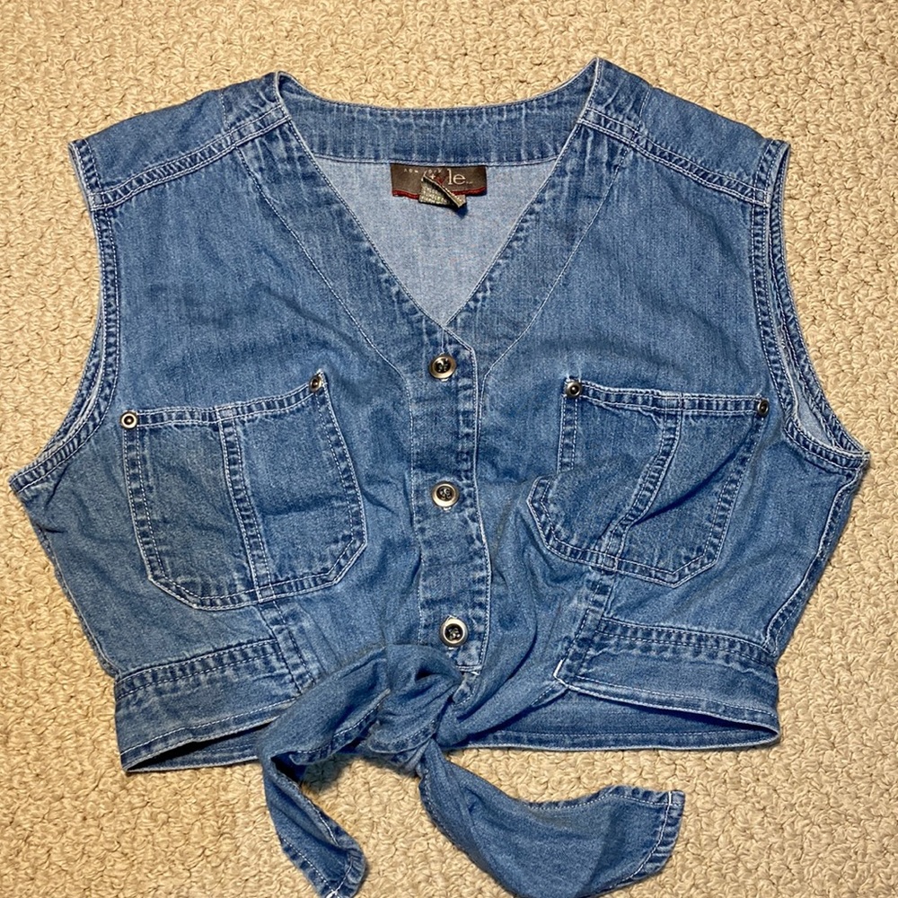 Vintage 90’s cropped tied front sleeveless denim shirt